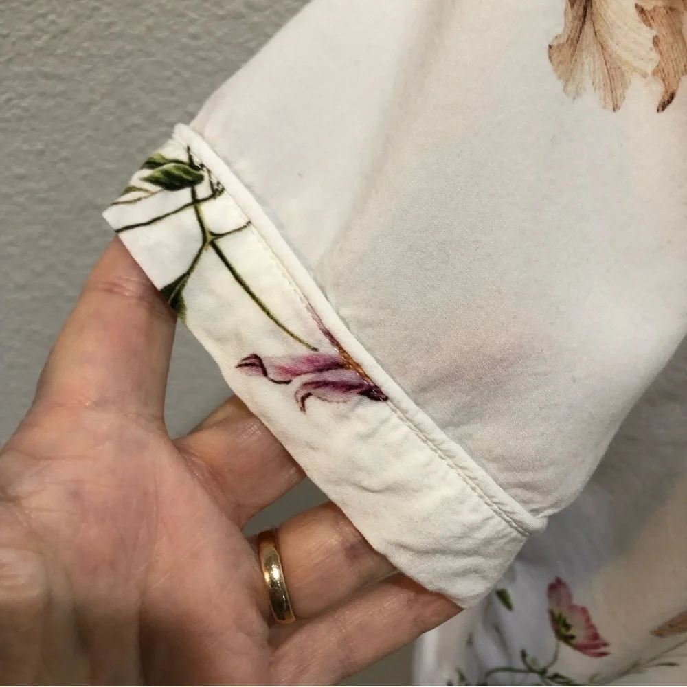 PLUM Pretty Sugar short sleeve, floral, button up blouse.  Size L - Picture 4 of 8